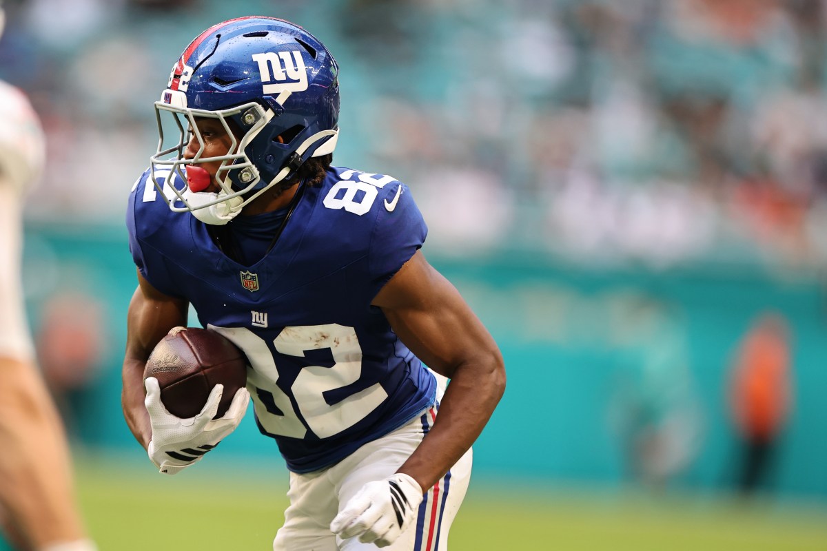 Giants WR Carted off Practice Field With 'Serious Knee Injury'
