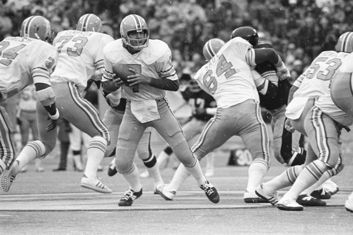 Former Pro Bowl Lineman, NFL Coach Fred Hoaglin Dies at 82