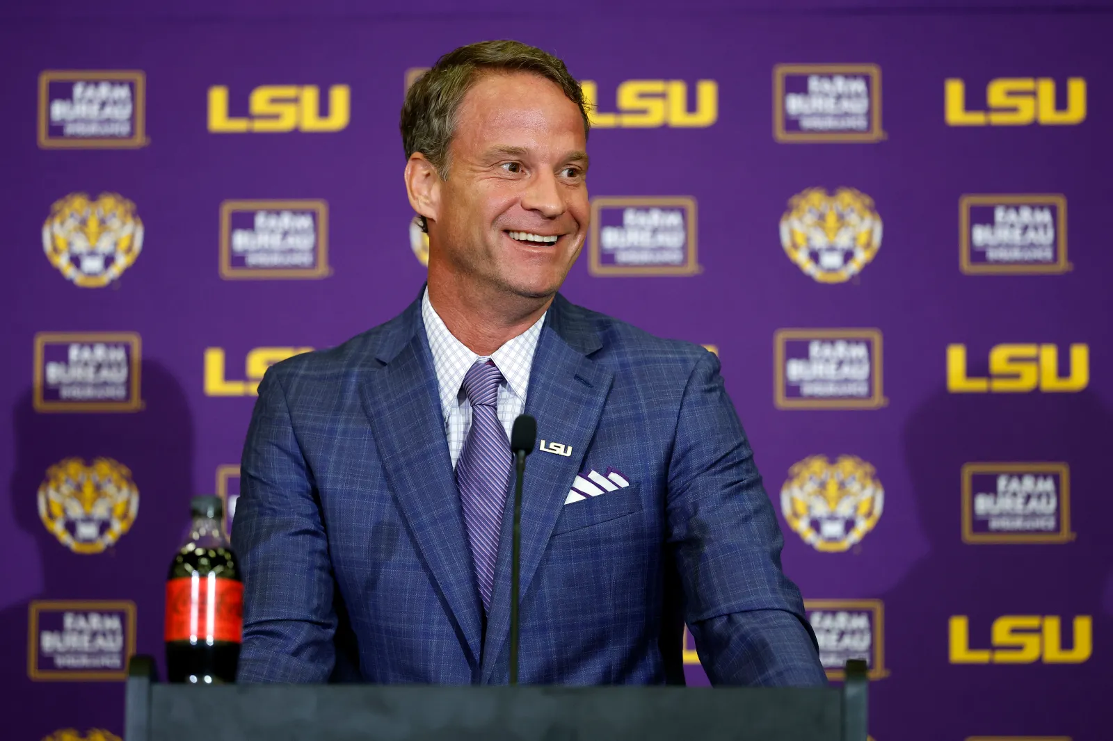  Lane Kiffin speaks at a press conference as he is introduced as the new head football coach of the LSU Tigers at Tiger Stadium on December 01, 2025 in Baton Rouge, Louisiana. (Photo by Tyler Kaufman/Getty Images)