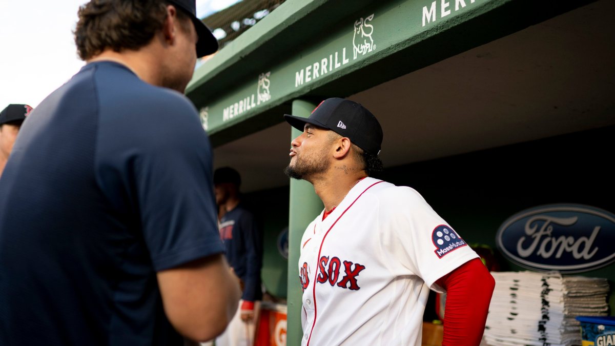 Chad Tracy Defends Willson Contreras After Boos From Red Sox Fans