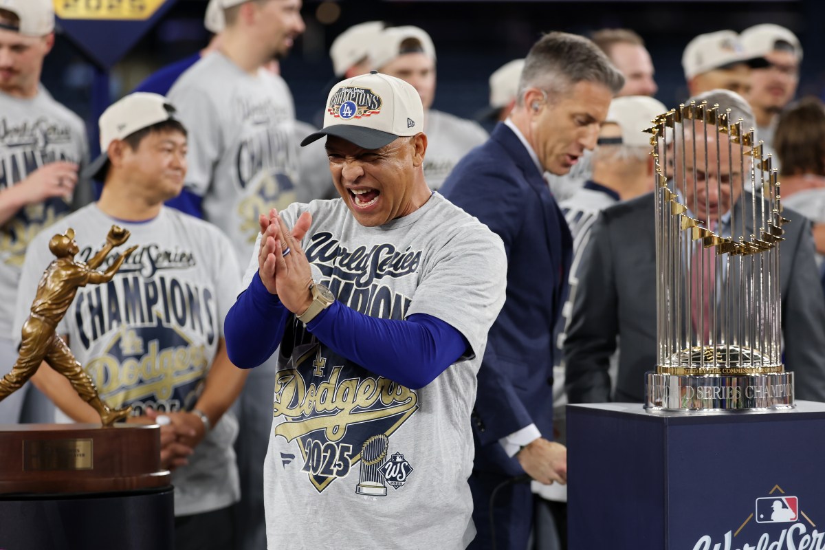 Dodgers' Dave Roberts Releasing Book Next Spring