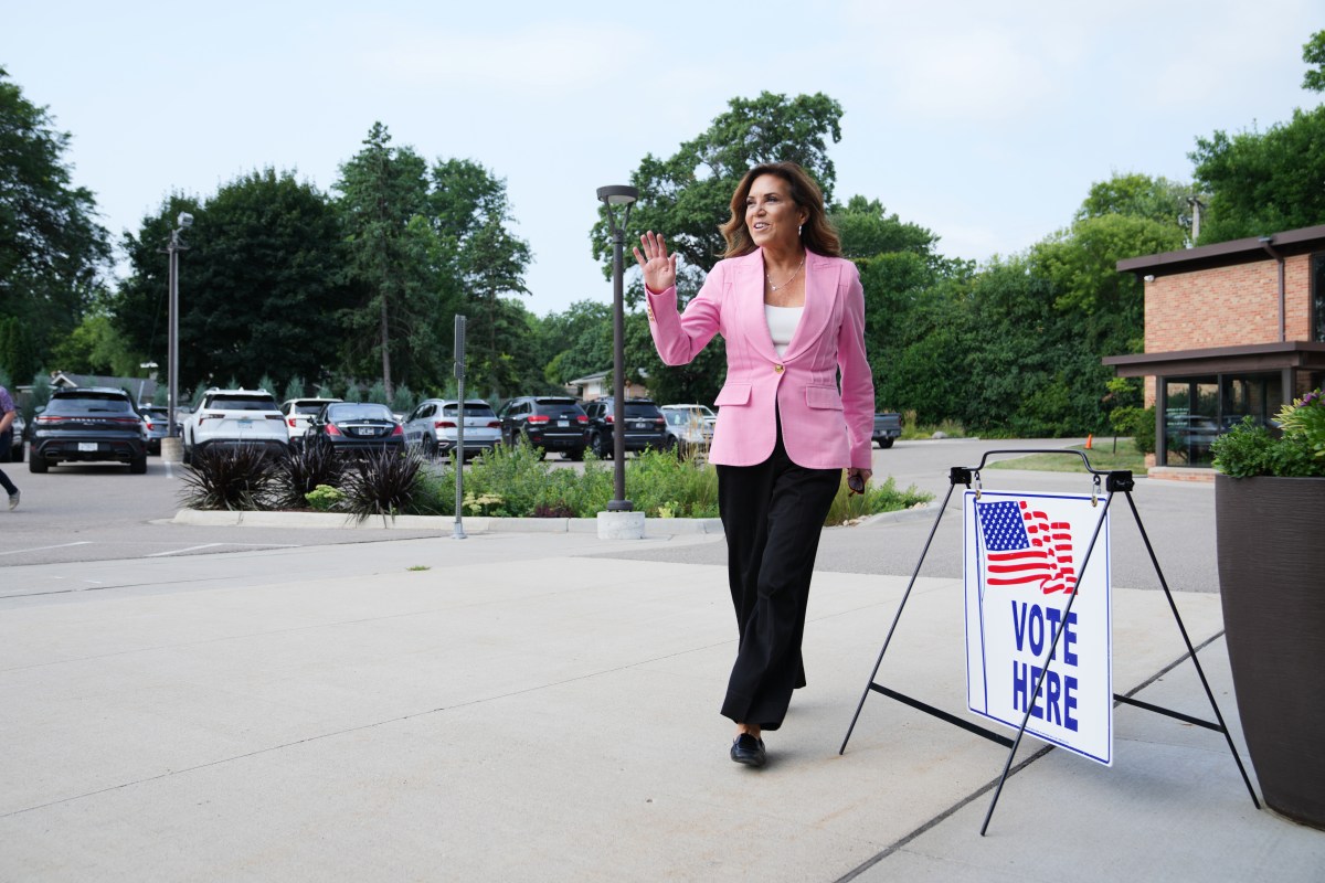 Minnesota Senate Race Deadlocked with Democrat and Republican, Poll Shows