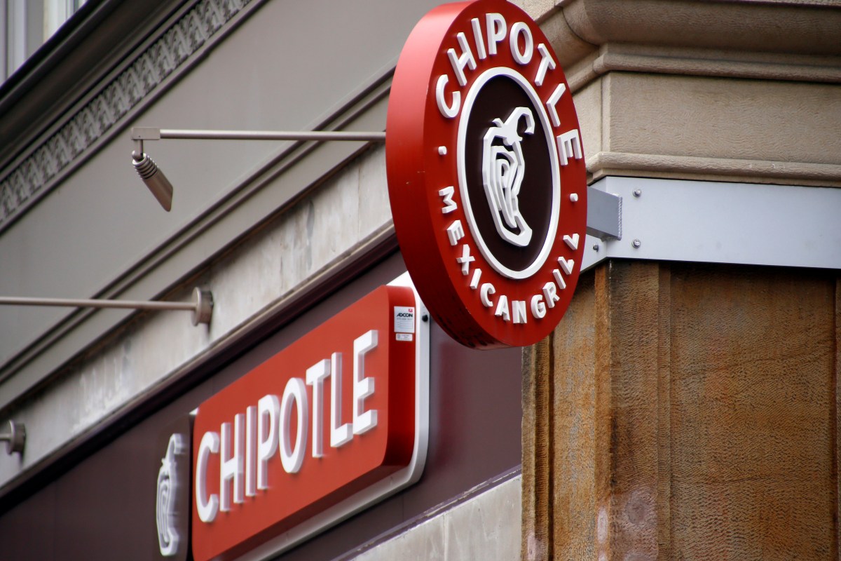 Chipotle Enlists Palantir on Food Safety Risks After Salmonella Outbreak
