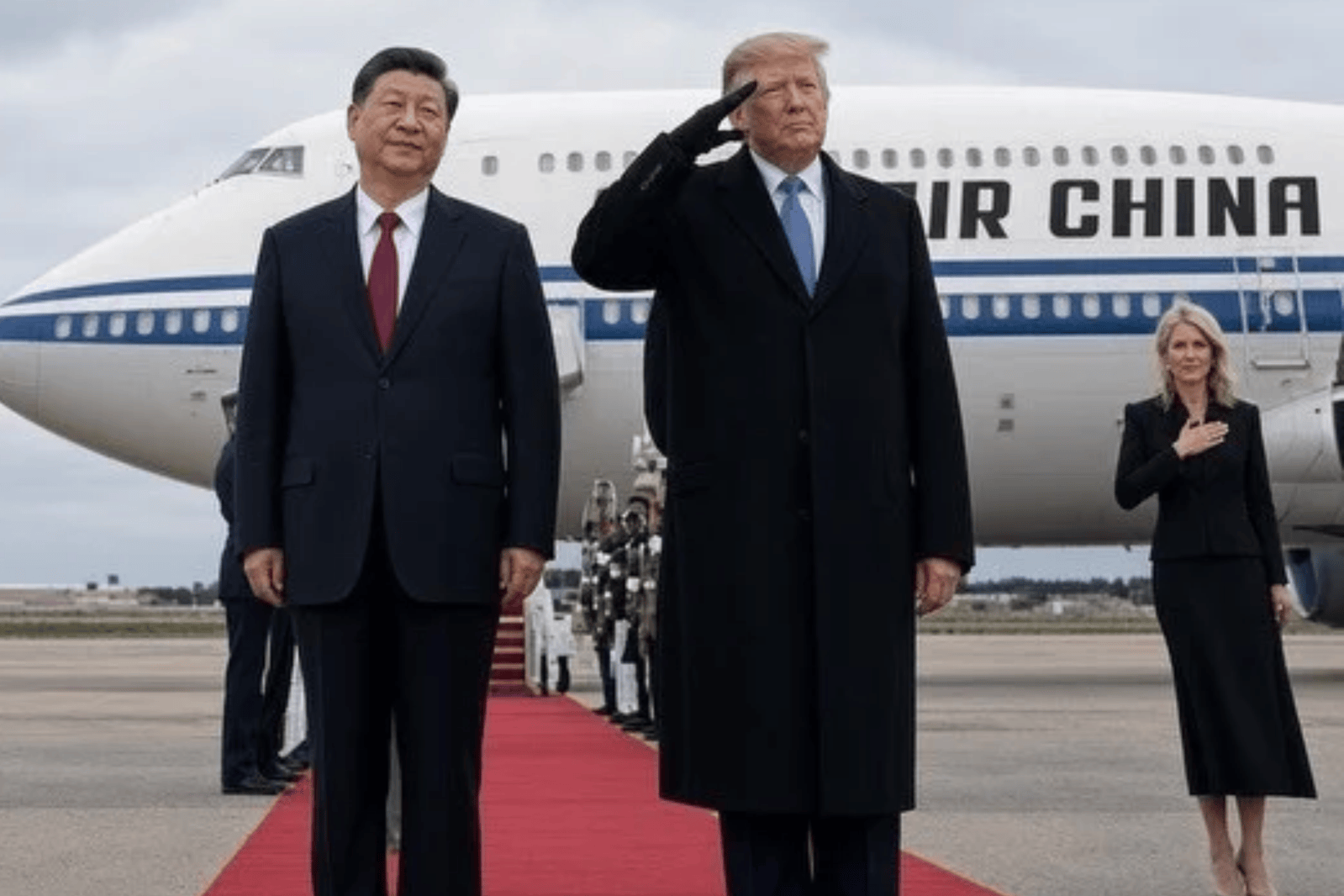 Trump shares photo with Xi and aide ahead of summit