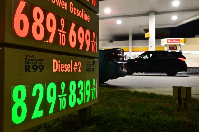 Donald Trump's popularity rating changes in the Midwest 2 Gasoline and diesel prices are displayed at a gas station in Los Angeles, on September 22, 2026.