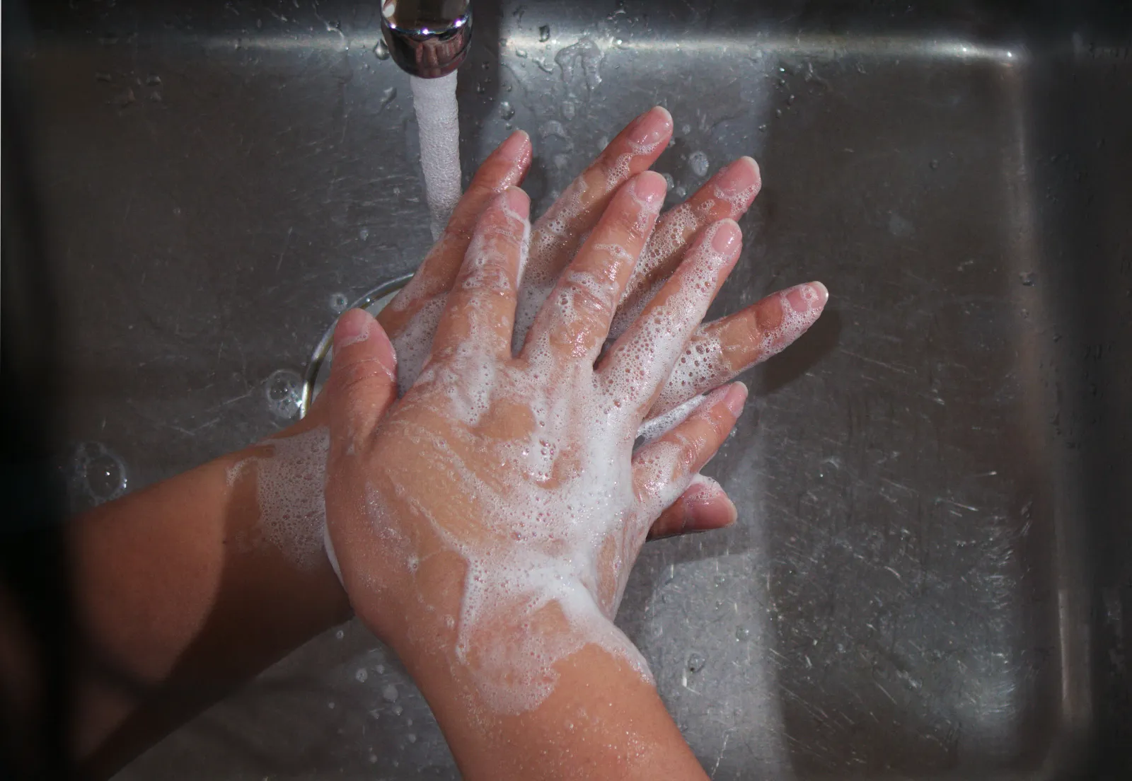 A September 7, 2009 photo illustration shows a woman washing her hands in Chevy Chase, Maryland. AFP PHOTO/Mandel NGAN (Photo by Mandel NGAN / AFP) (Photo by MA