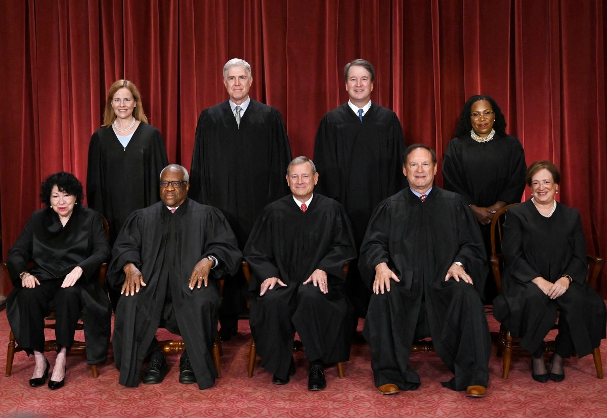 One Democrat Votes to Keep Supreme Court at 9 Justices