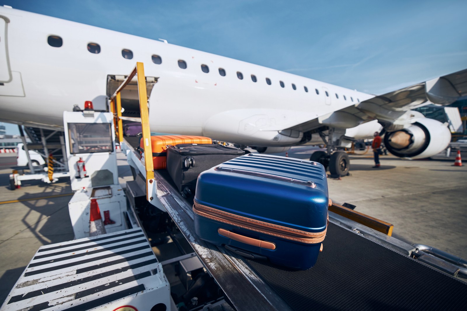newsweek.com - Soo Kim - Camera follows suitcase after airport drop-Reveals where it actually goes