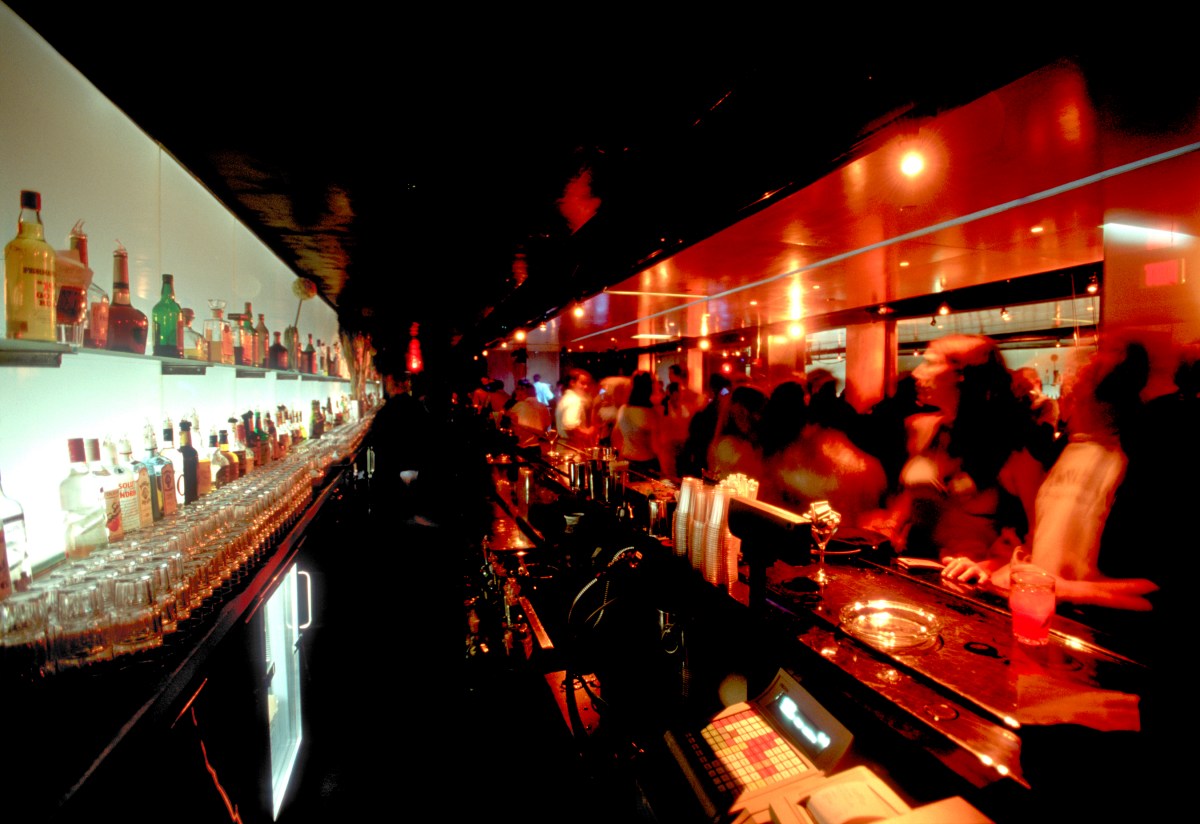 Lesbian Bar's Mask Mandate Sparks Online Backlash