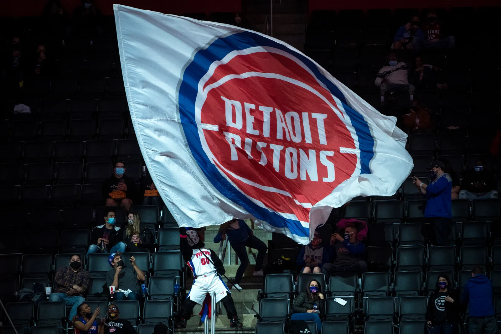 A Rebounding Legend: Remembering Cornelius Cash, Basketball's Defensive Giant