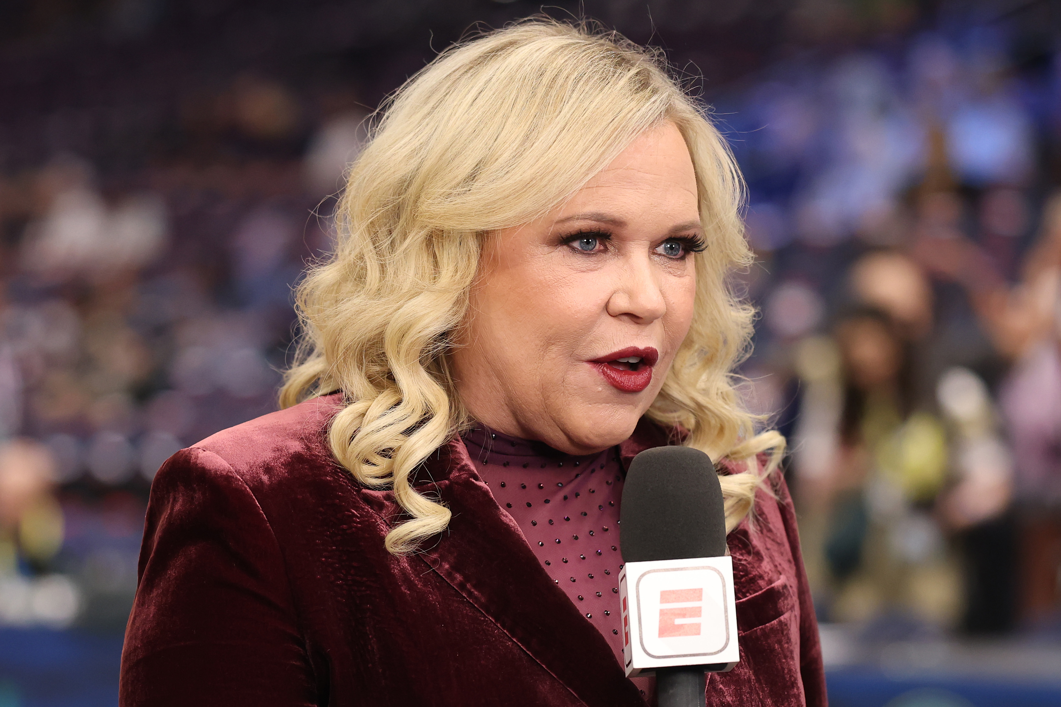 Holly Rowe