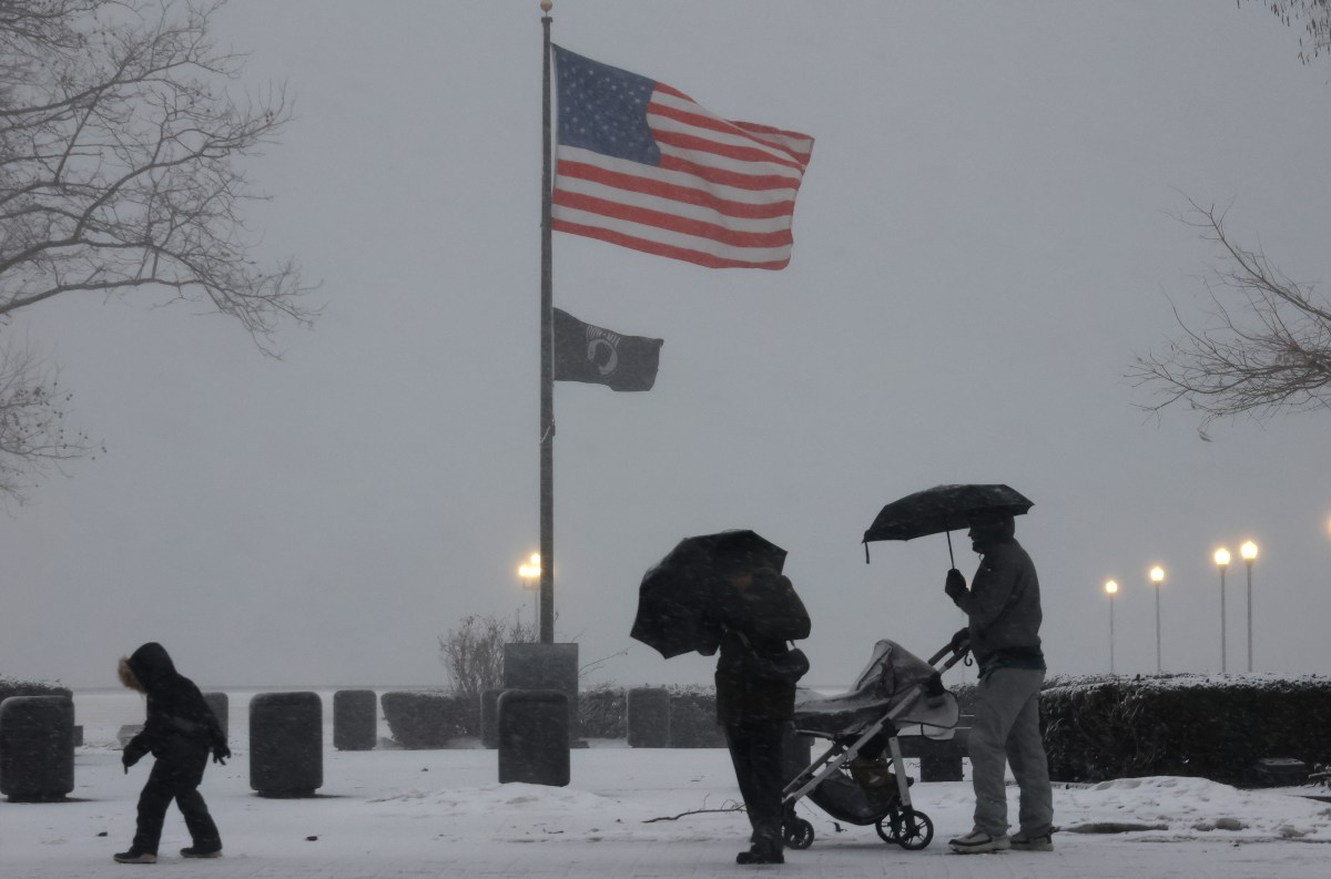 Old Farmer’s Almanac Predicts How Super El Niño Could Reshape US Winter