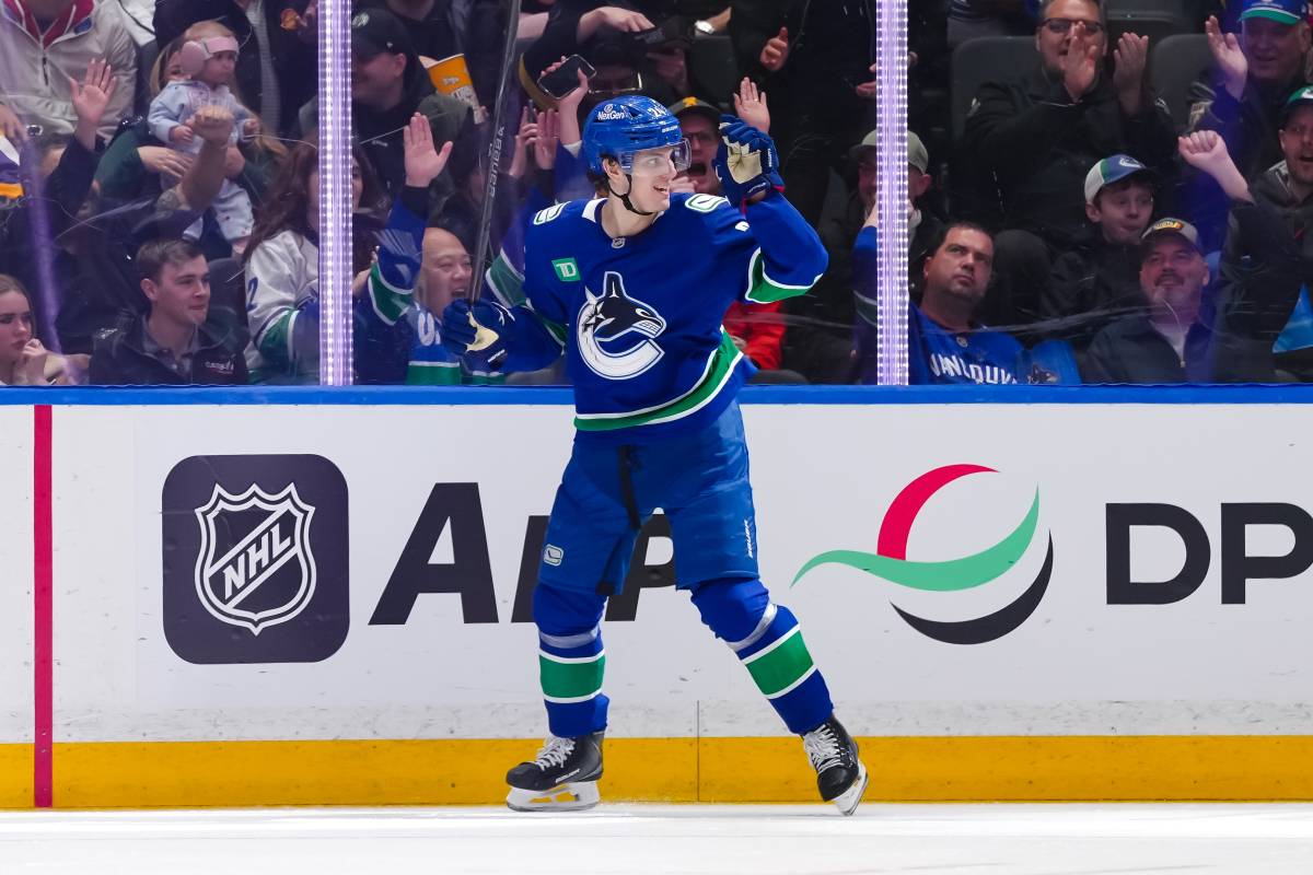 Canucks, Genç Yıldız Zeev Buium ile 75 Milyon Dolarlık Dev Sözleşme İmzaladı