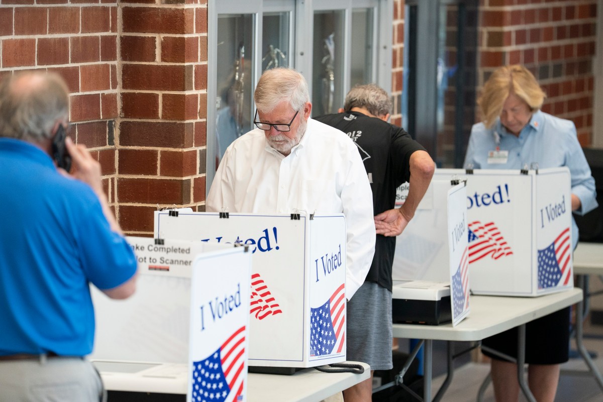 Republicans Face New Midterm Warning as Democrats Gain Party Edge
