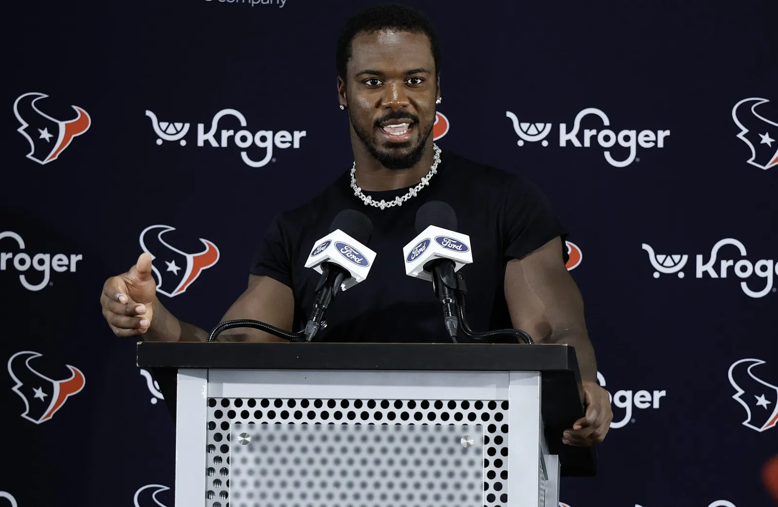 Houston Texans LB Azeez al-Shaair