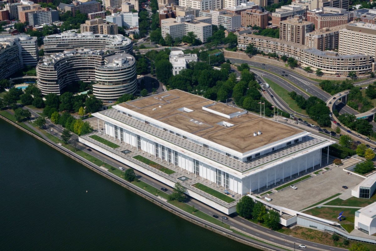 Claim Trump Cut Down Weeping Willow Trees Outside Kennedy Center Debunked