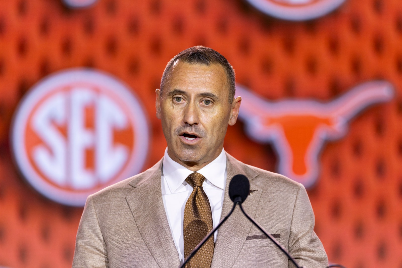 Steve Sarkisian Throws Huge Shade at Lane Kiffin, LSU Before Texas-Ohio State
