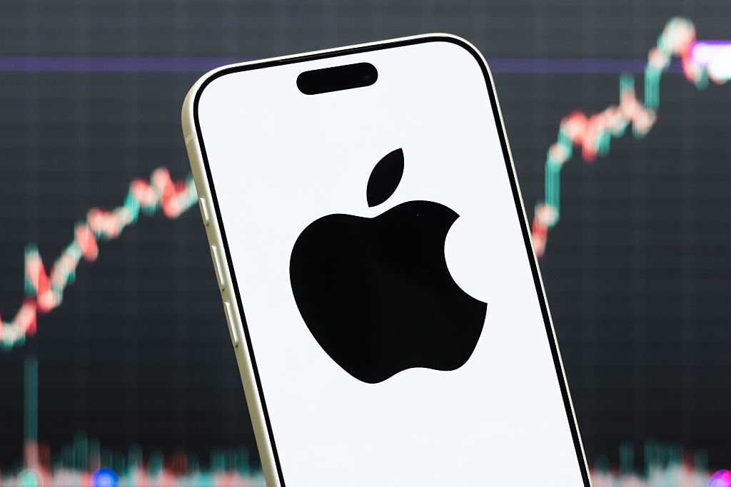 newsweek.com - Amanda Castro - Apple unveils foldable iPhone duo-timeline of tech giant's innovations