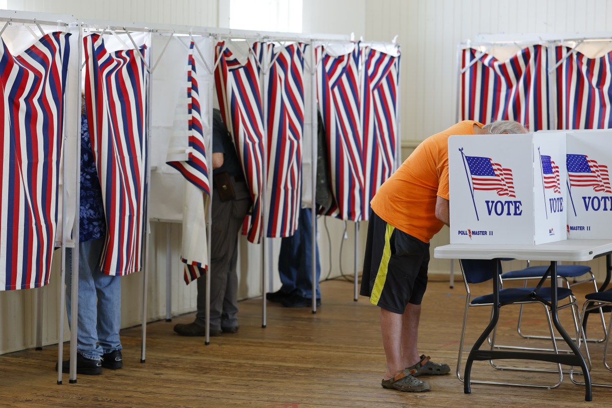 Race to Replace Democrat Senator in New Hampshire Shifts Toward GOP