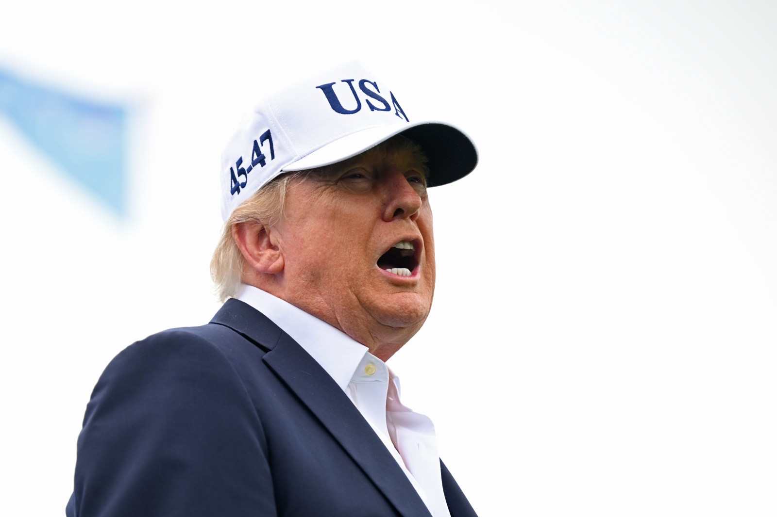 newsweek.com - Daniel Orton - Trump issues warning to Zelensky over strikes on Russia