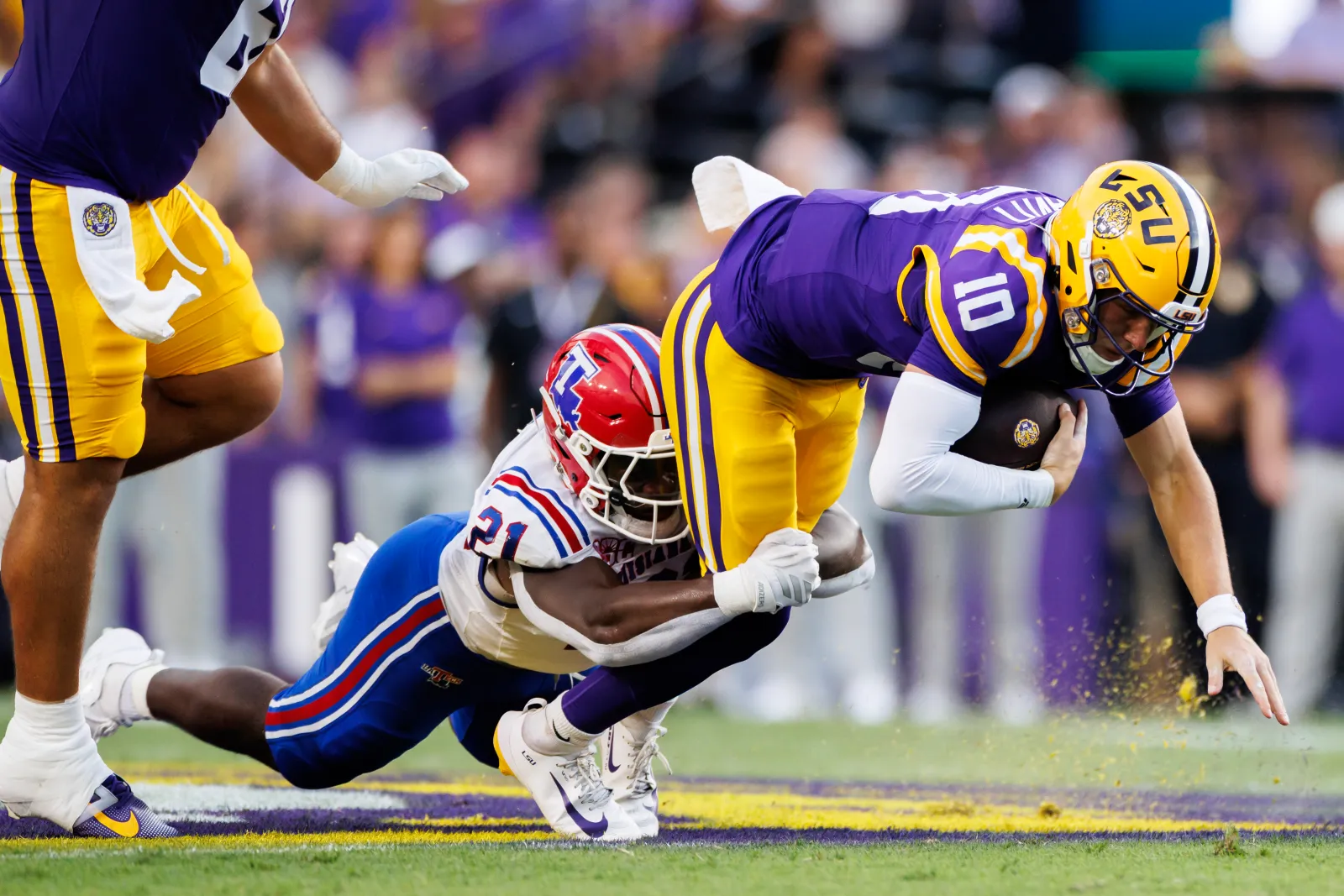 Zheric Hill #21 of the Louisiana Tech Bulldogs tackles Sam Leavitt #10 of the Louisiana State Tigers