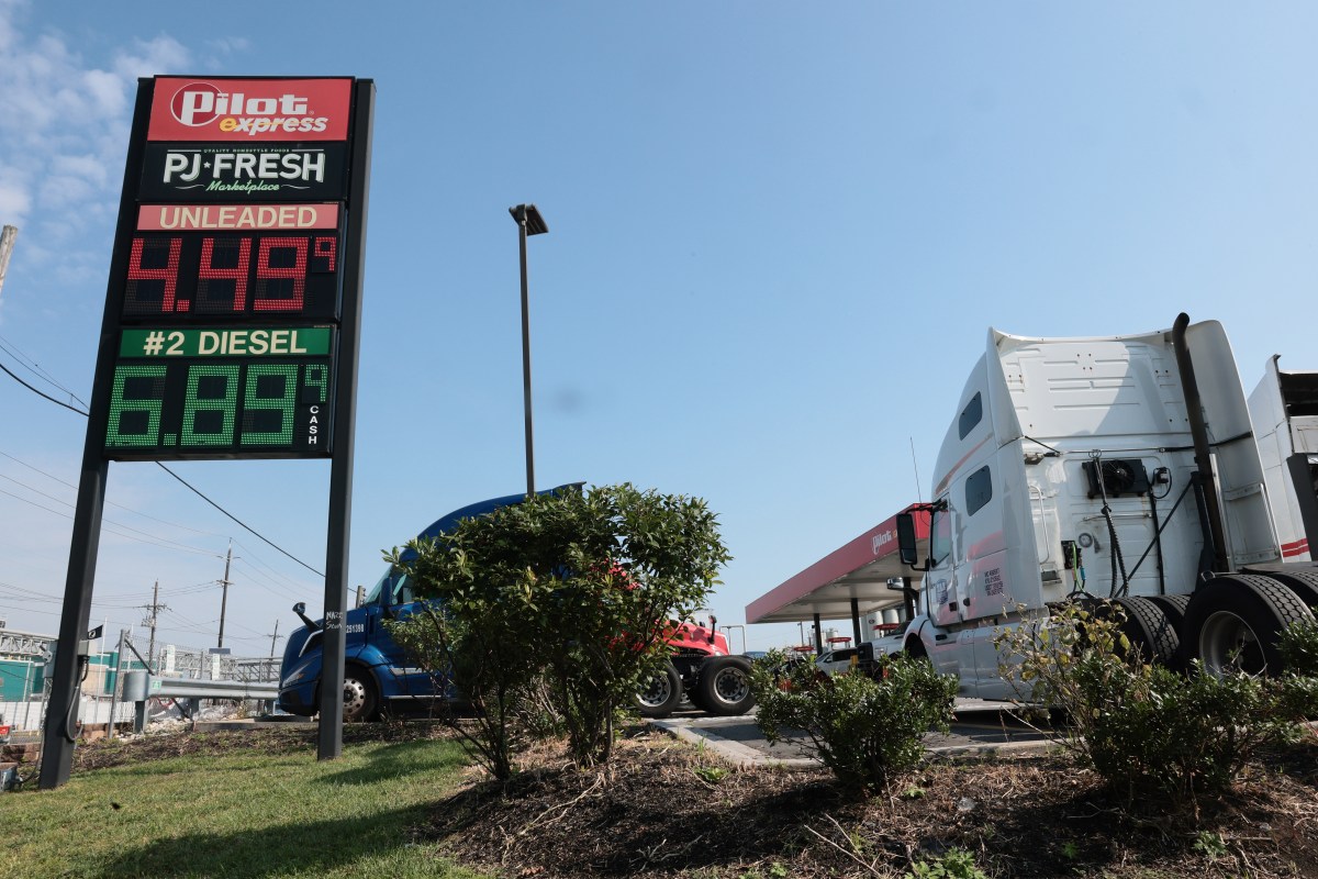 Gas Prices Top $4.40 as 61% Say They're a Major Problem: Poll