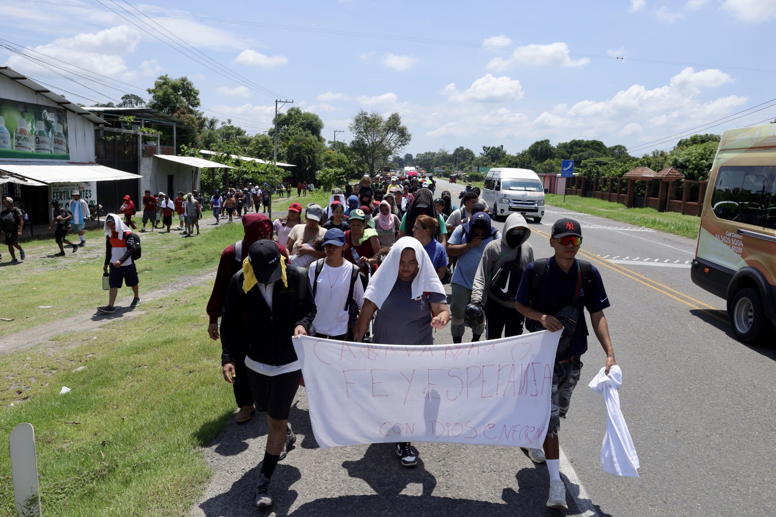 newsweek.com - Billal Rahman - Migrant Caravan Faces Food Shortages As It Heads Towards US Border