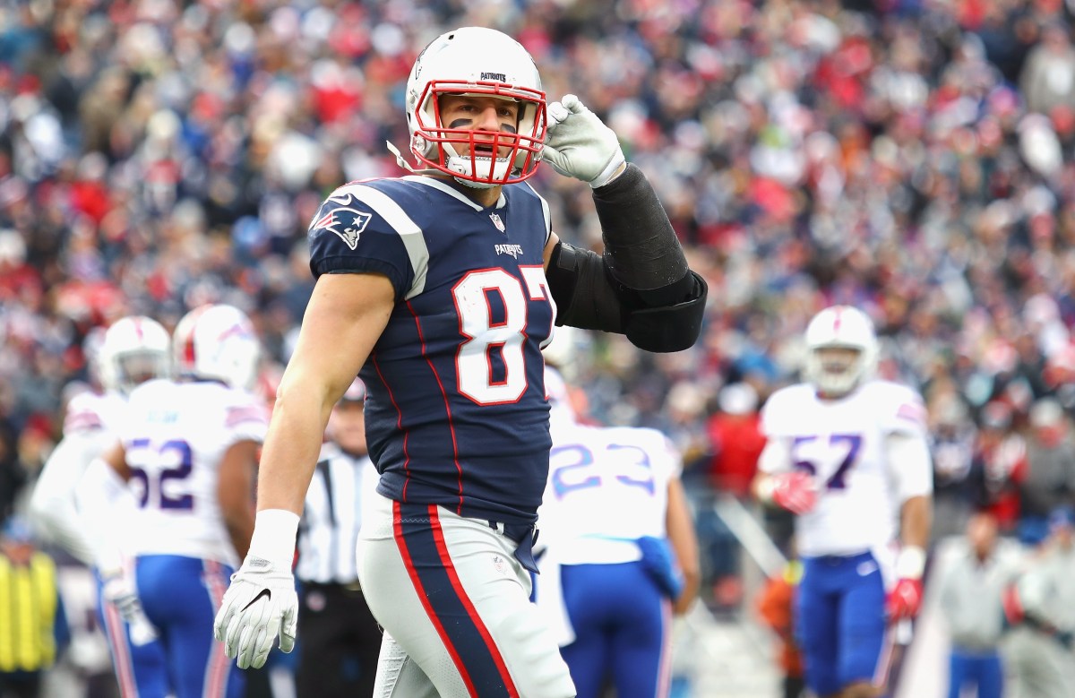 Rob Gronkowski Patriots-un onun köhnə forma nömrəsini yenidən təyin etməsinə reaksiya verir
