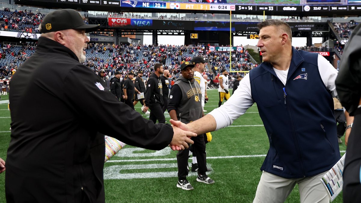Patriots& 039; Mike Vrabel Drops Blunt Assessment of Steelers Offense