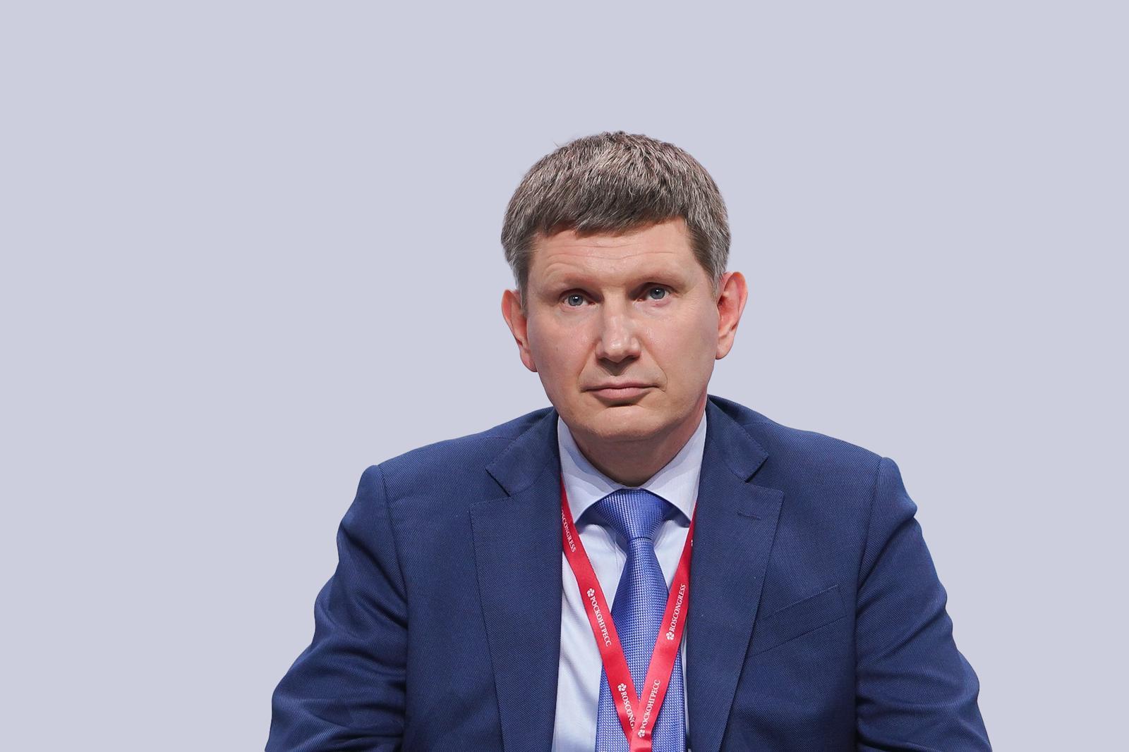 newsweek.com - Tom O'Connor - Exclusive: Putin's Economy Chief Warns of 'Disintegration' of World Trade