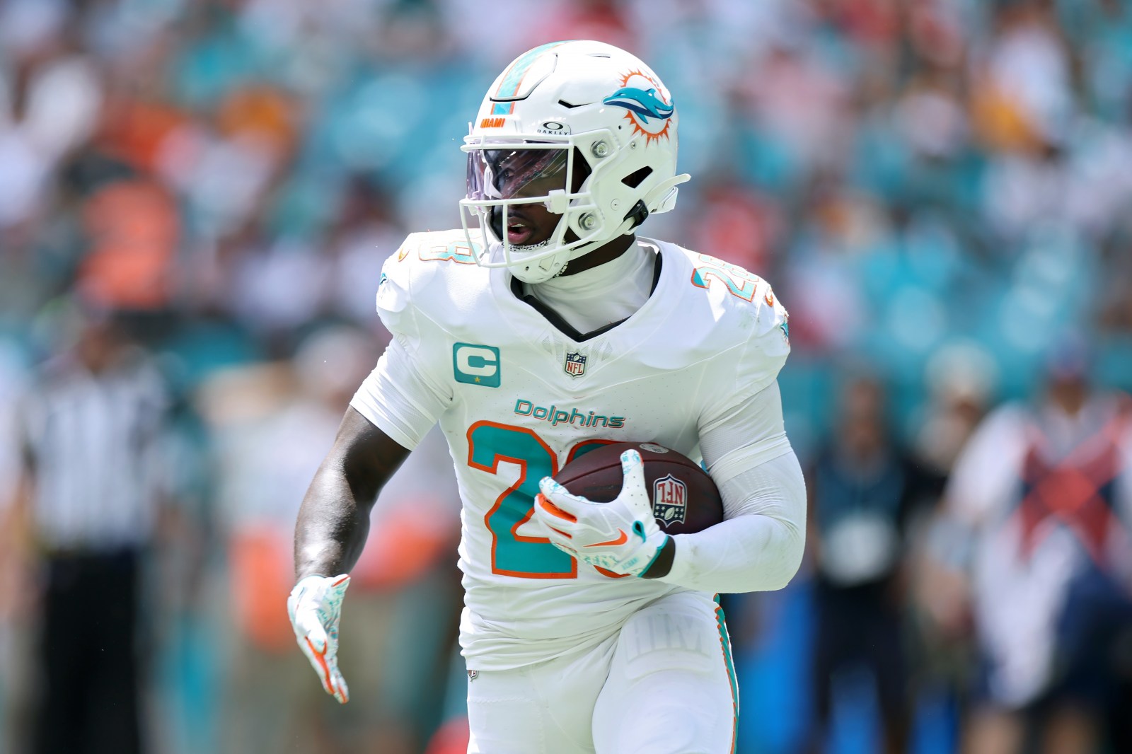 Dolphins RB De'Von Achane Suffers Torn ACL: Report