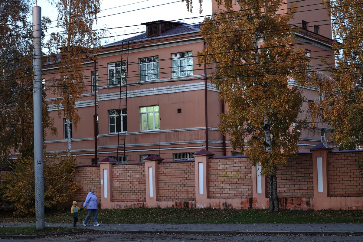 Former CDC Director Warns Russian Plague May Have Been 'Manipulated'