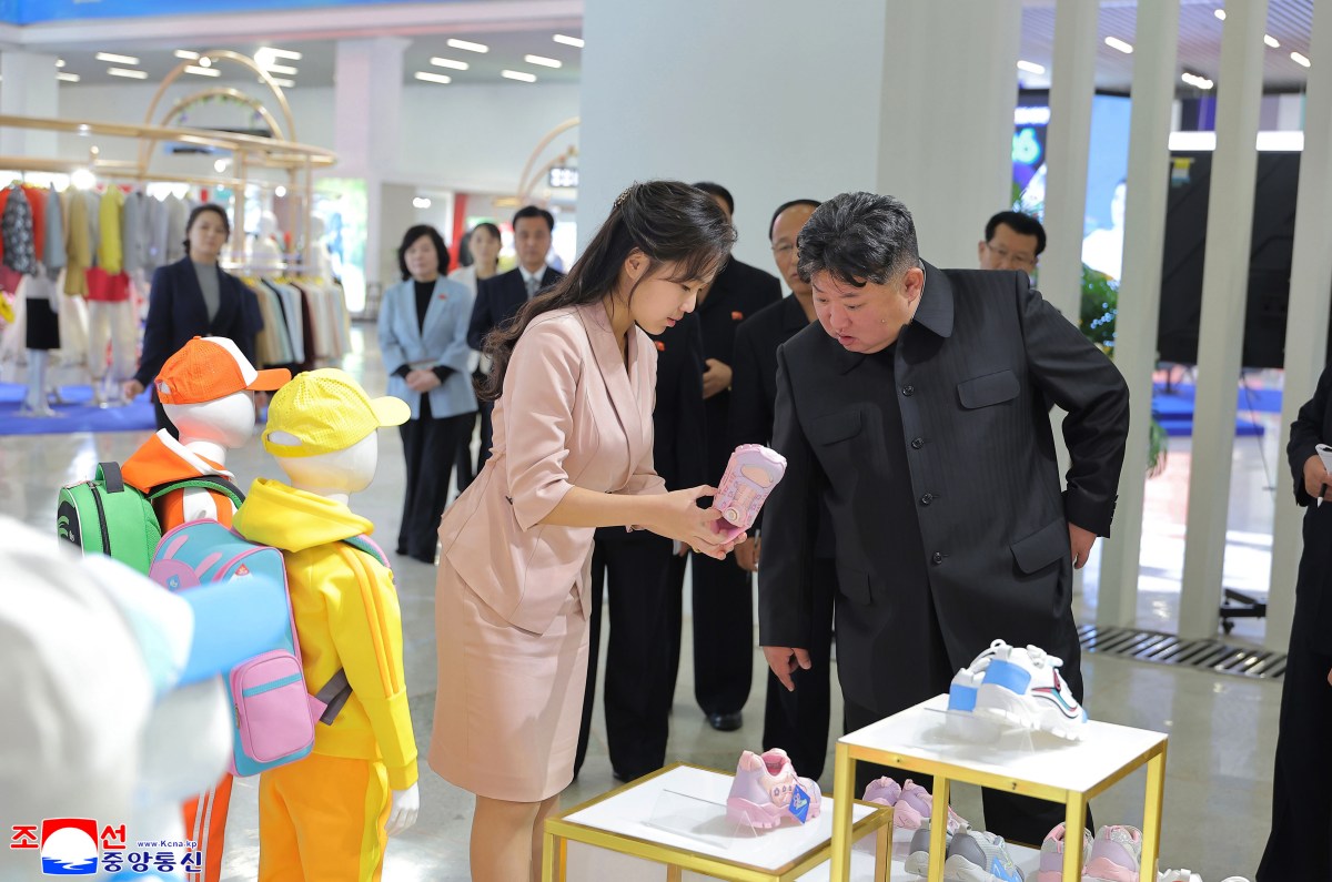Kim Jong Un Pictured As Unfounded Health Rumors Spread Online