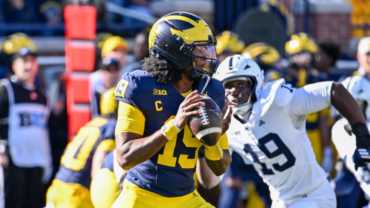 Michigan Benches QB Bryce Underwood After Ugly First Half