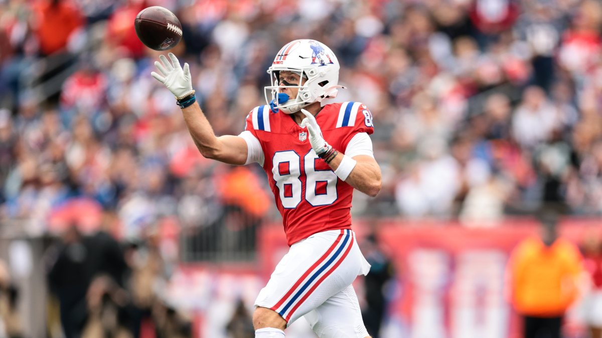 Patriots Give Conflicting Descriptions of Big Play vs. Raiders