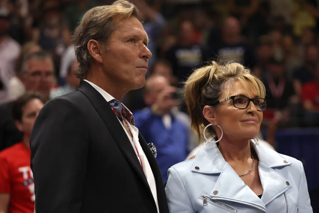 Ron Duguay, a former New York Rangers star and Sarah Palin’s longtime boyfriend, has died at age 69.