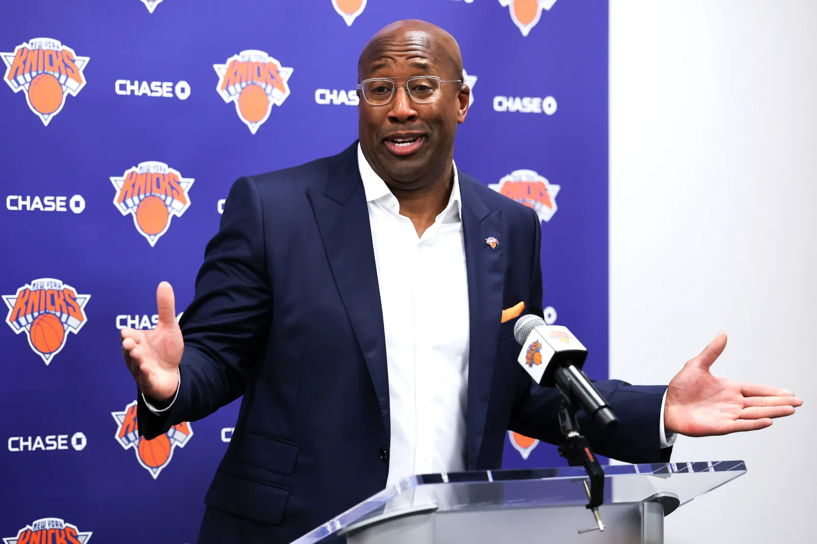 New York Knicks head coach Mike Brown