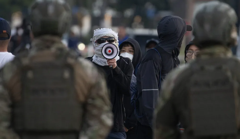 Image for article: Judge Threatens to Seize Phones of ICE Agents Involved in Midway Blitz