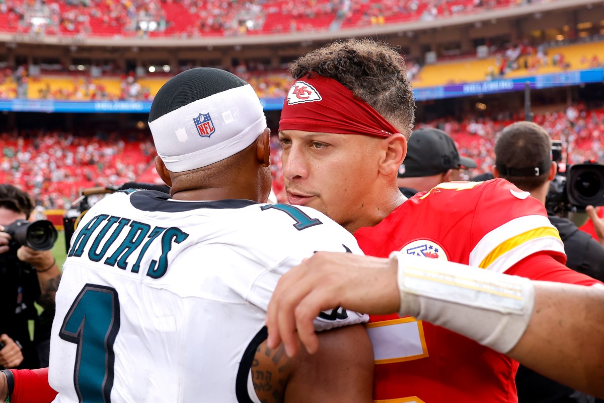 Patrick Mahomes Reacts to Jalen Hurts Extremely Scary Health Situation Patrick Mahomes Reacts to Jalen Hurts Extremely Scary Health Situation