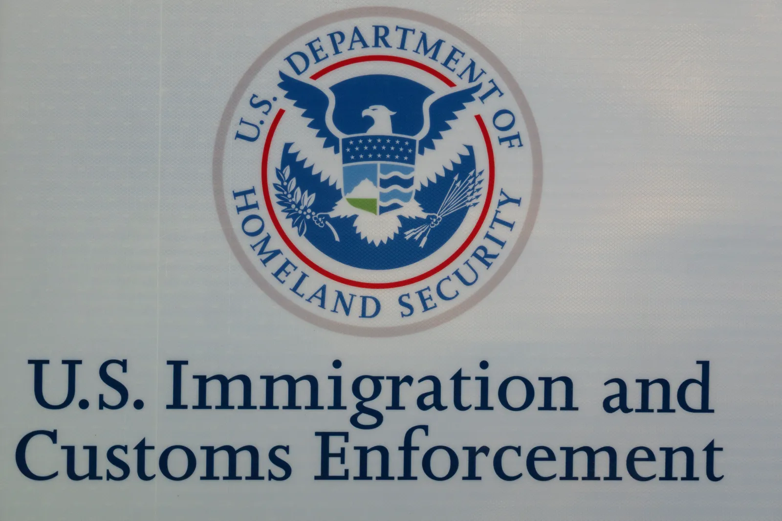 Image for article: Nearly 1 Million Deported from US Under Trump 2.0: Analysis