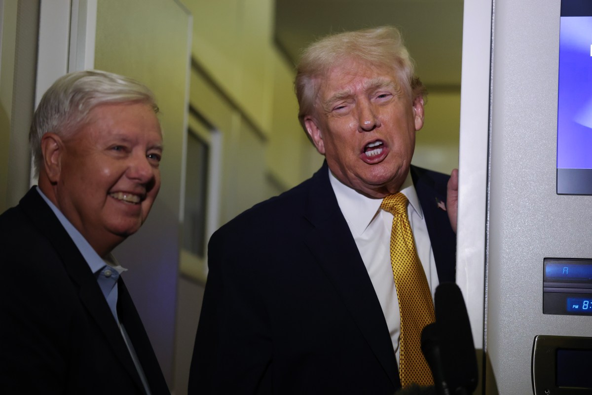Lawmakers Invoke Lindsey Graham in Demand Trump Revoke Russia Diesel Deal