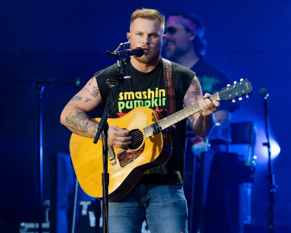 Zach Bryan Wears 'Free Palestine' Shirt Weeks After Macklemore ...