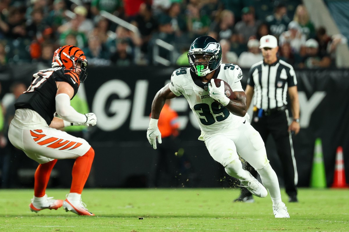 Eagles Make Move at RB Amid Saquon Barkley Injury Concerns