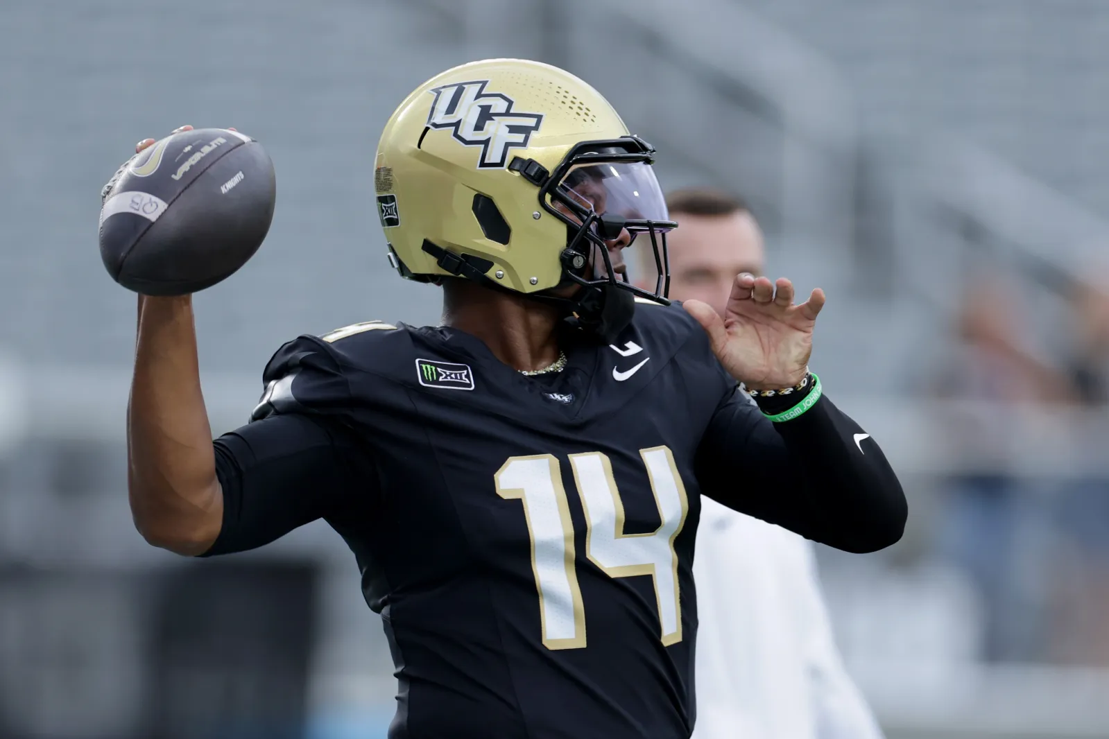 Alonza Barnett III #14 of the UCF Knights.
