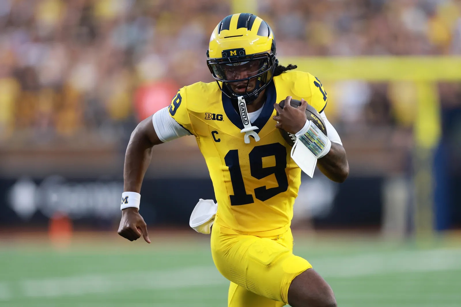 Bryce Underwood #19 of the Michigan Wolverines.