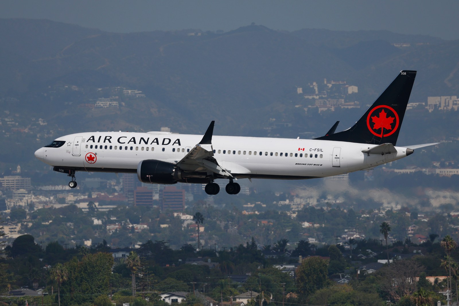 newsweek.com - Giulia Carbonaro - Canadian airlines are cutting US flight routes