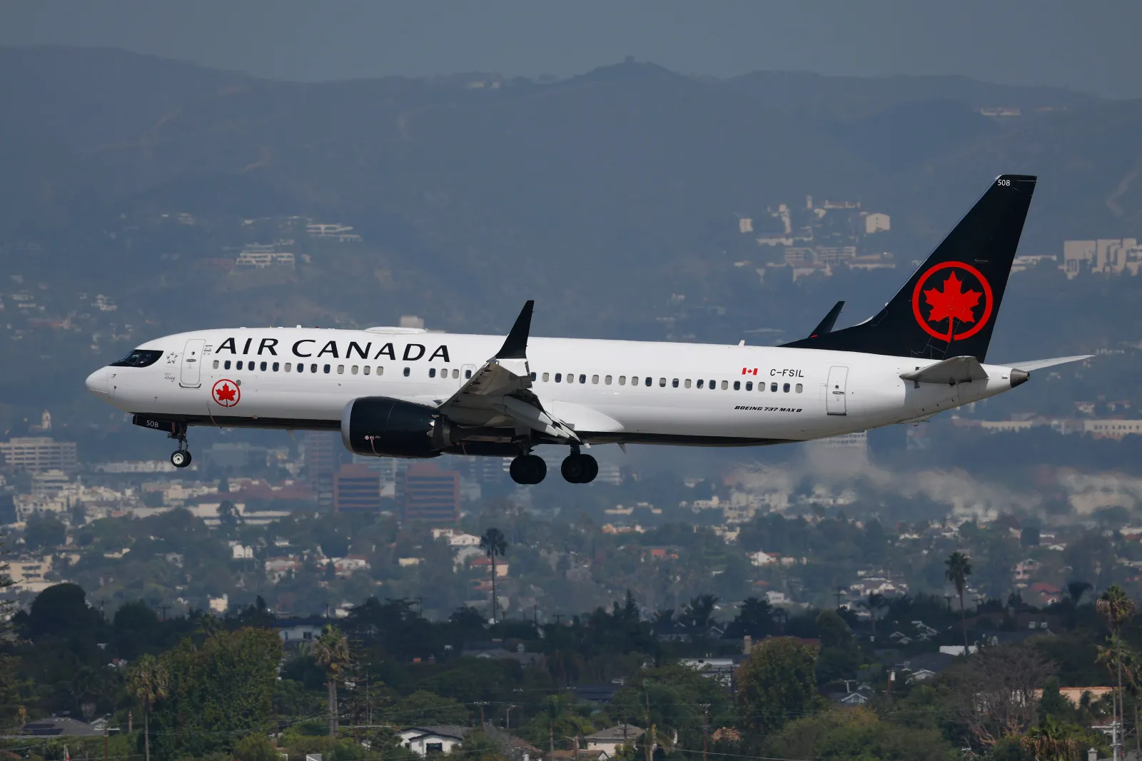 An Air Canada Rouge Boeing 737 MAX 8 approaches Los Angeles International Airport during a flight from Vancouver on September 18, 2026.