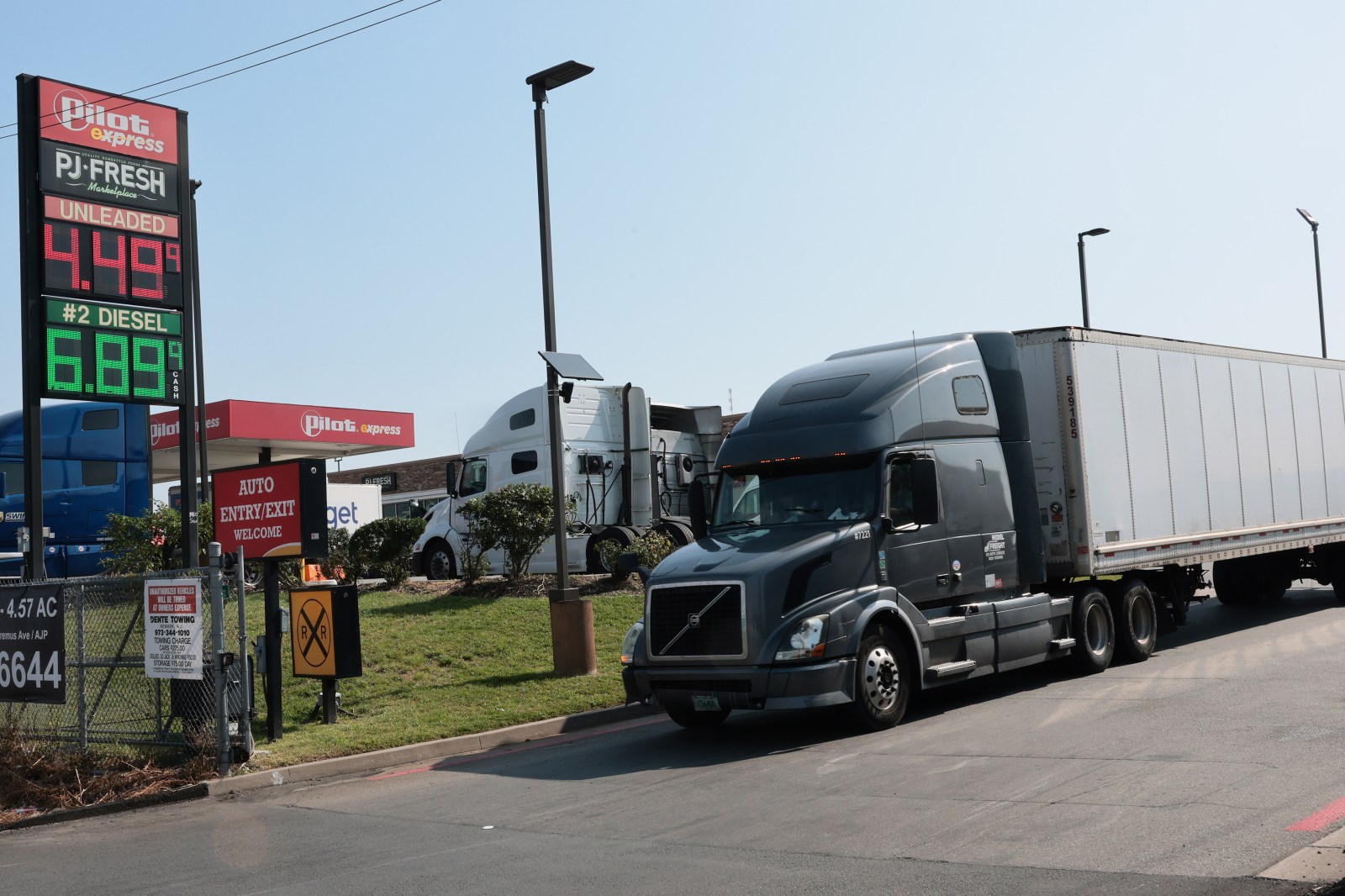 newsweek.com - Hugh Cameron - Trucker mass layoffs announced as US diesel prices bite