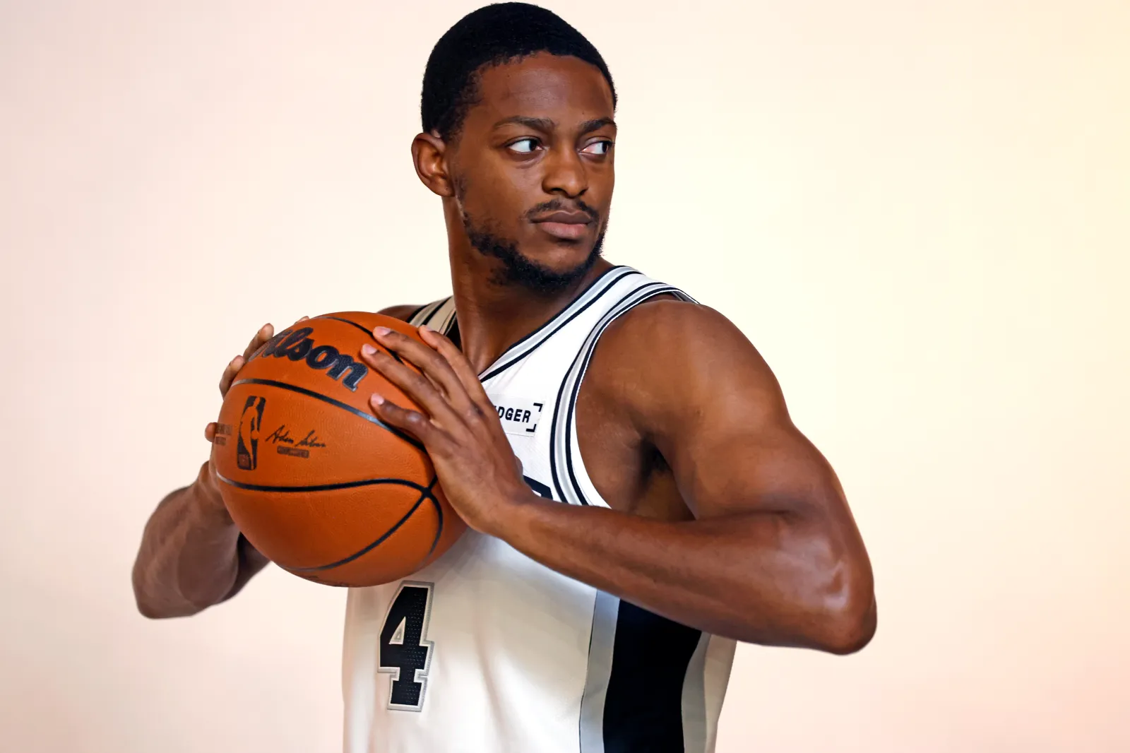 San Antonio Spurs guard De’Aaron Fox
