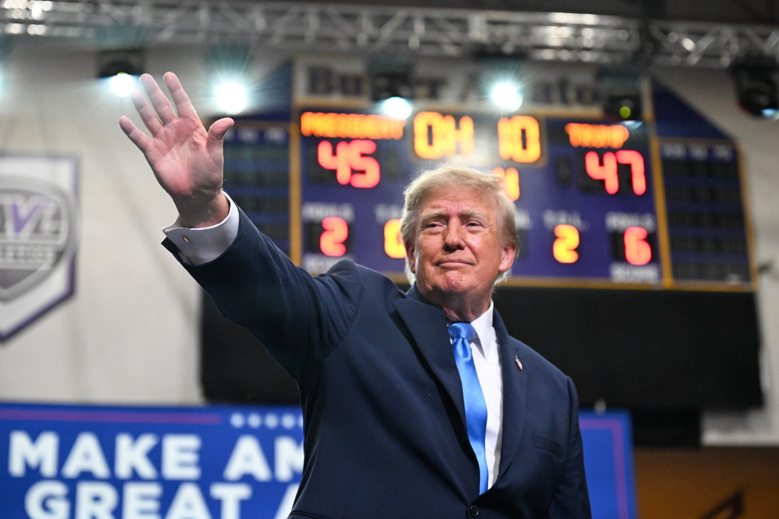 newsweek.com - David Averre - Midterm Voters Live in Trump's Two Economic Realities
